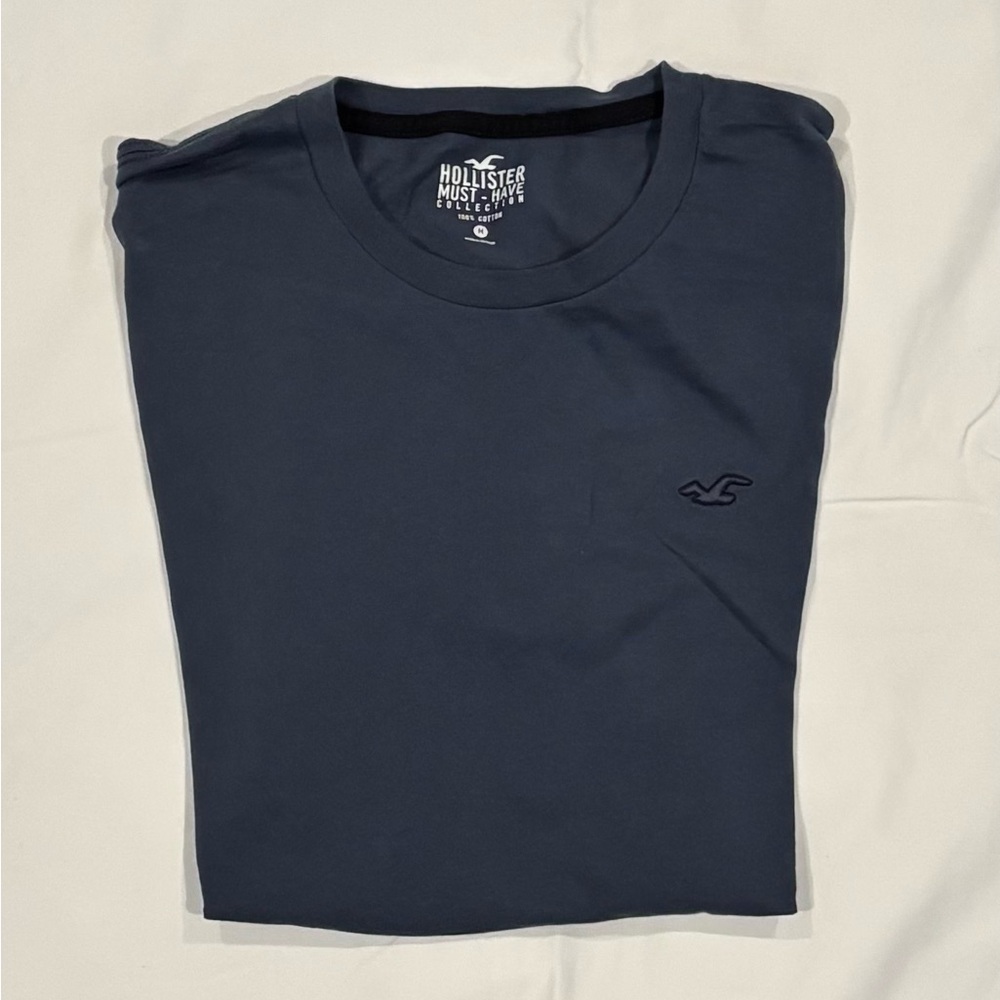 Holister T-Shirts - Picture 13 of 13